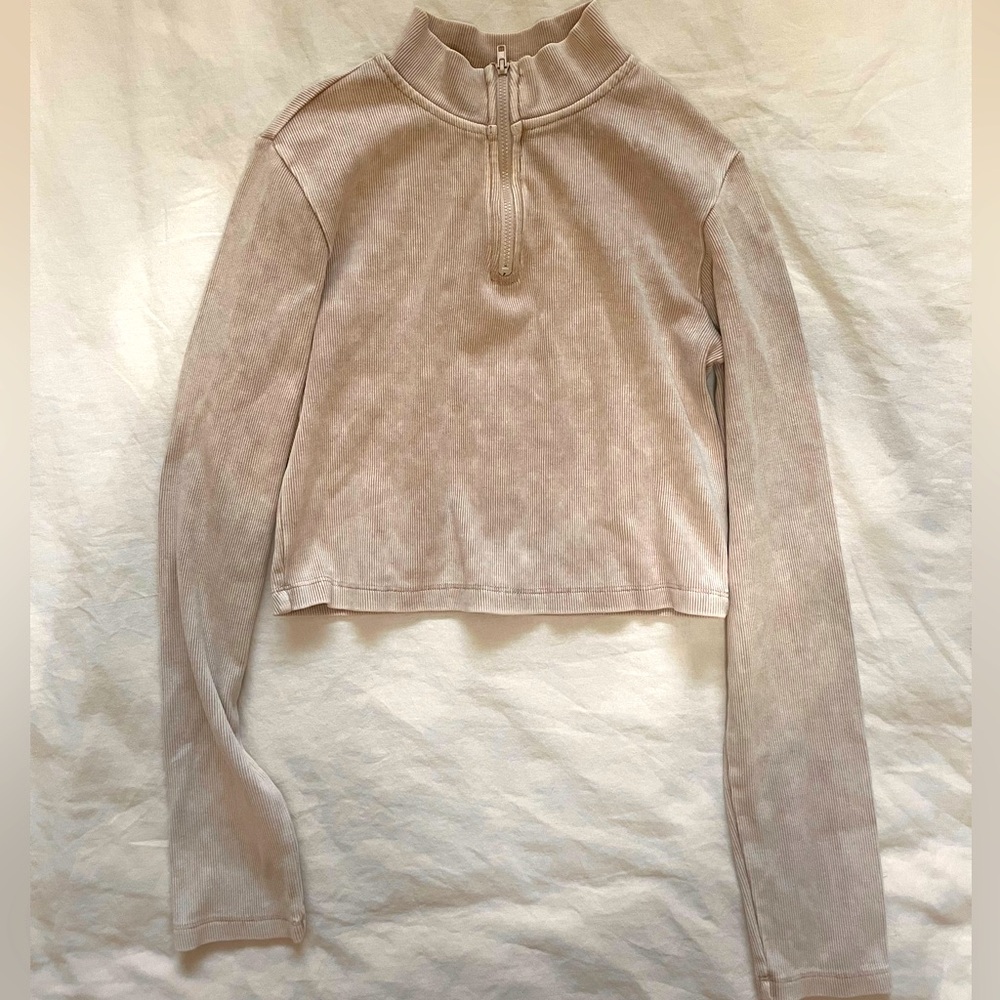 Wild fable cropped pullover.